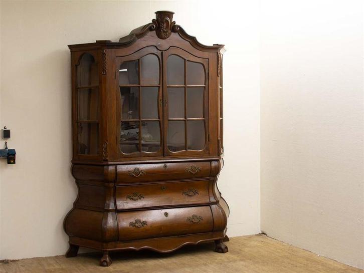 notenhouten buikkast met vitrine 29300, Huis en Inrichting, Kasten | Overige, Gebruikt, Ophalen of Verzenden