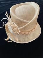 PRACHTIGE ivoorkleurige Sinamay hoed vlecht met witte veren, Kleding | Dames, Hoeden en Petten, 56 of 57 cm (M, 7 of 7⅛ inch)