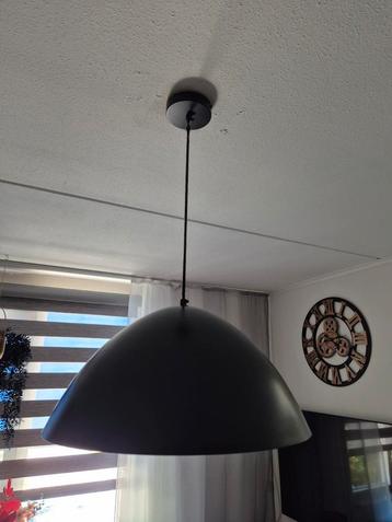 2  Plafondlampen  beschikbaar voor biedingen