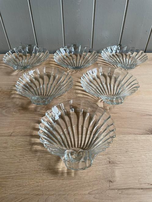 6 vintage Franse glazen schelp schaaltjes bordjes 1970s, Huis en Inrichting, Keuken | Servies, Gebruikt, Schaal of Schalen, Overige stijlen
