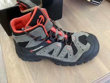 Werkschoenen beschikbaar voor biedingen