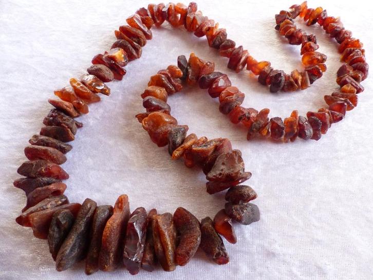 Prachtig Lang Collier - Donker Bruine Baltische Barnsteen, Sieraden, Tassen en Uiterlijk, Antieke sieraden, Ketting, Overige materialen