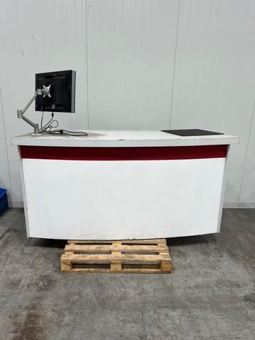 Bali bar hout 223cm breed met HP24” monitor beschikbaar voor biedingen
