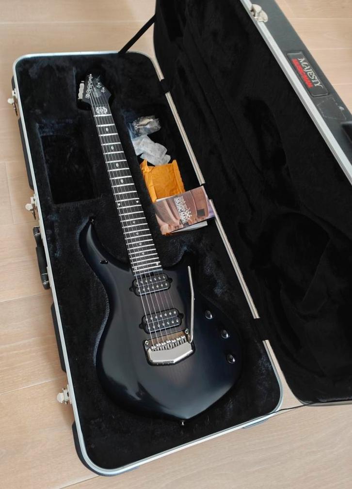 Music Man Majesty 7 Polar Noir, Muziek en Instrumenten, Snaarinstrumenten | Gitaren | Elektrisch, Zo goed als nieuw, Solid body