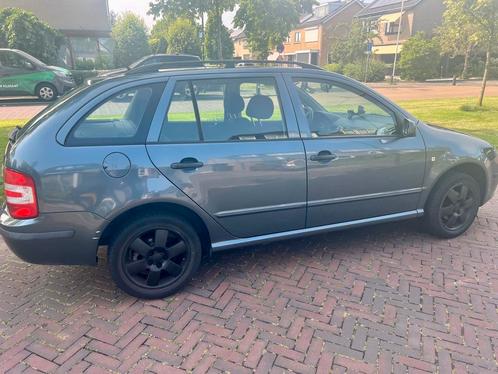 Skoda fabia grijs., Auto-onderdelen, Carrosserie en Plaatwerk, Bumper, Skoda, Voor, Gebruikt, Ophalen of Verzenden