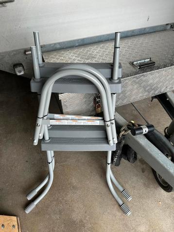 Zwembadladder 84cm beschikbaar voor biedingen