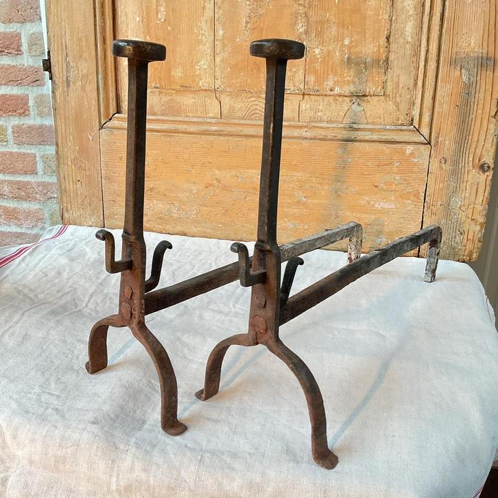 Vuurbokken openhaard, bokken, antiek smeedijzer, 1750-1850, Huis en Inrichting, Haarden, Gebruikt, Overige soorten, Ophalen of Verzenden