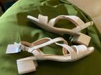Nieuwe fluweelzachte sandaaltjes Caprice crème 40 waren 89,=, Overige kleuren, Verzenden, Nieuw, Sandalen of Muiltjes