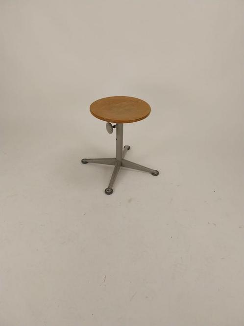 Industriële Kruk Verstelbaar, Huis en Inrichting, Stoelen, Gebruikt, Eén, Hout, Grijs, Ophalen of Verzenden