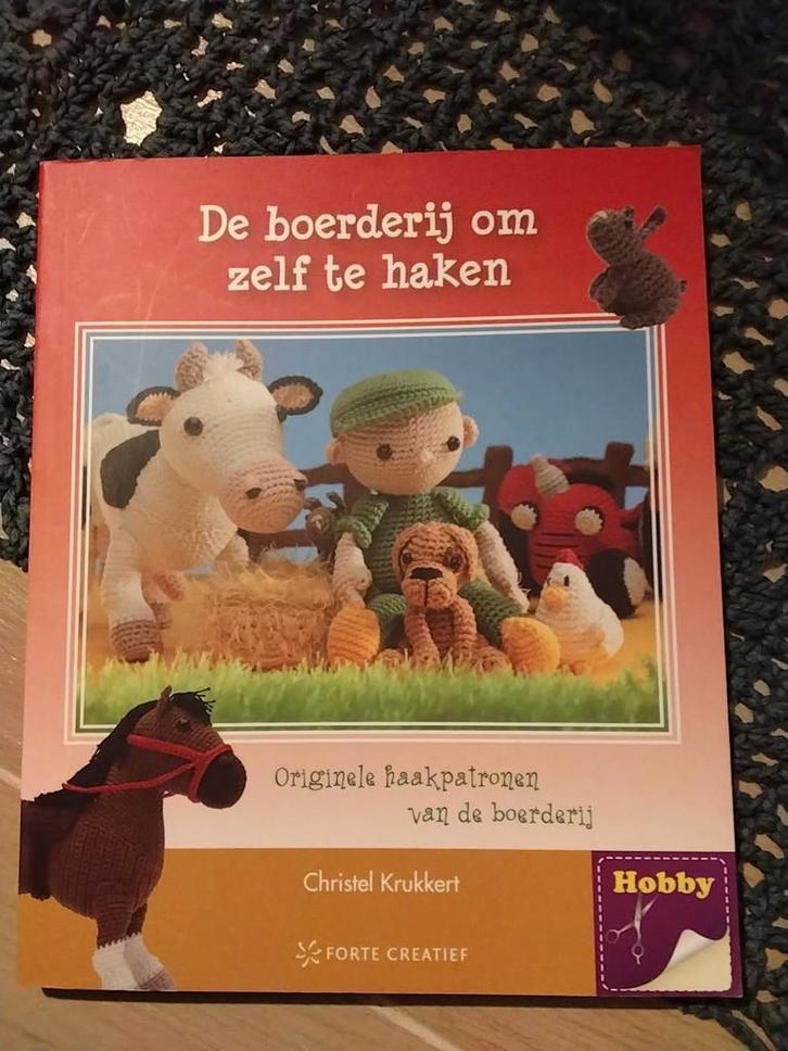 Haakboek: De boerderij om zelf te haken, Boeken, Hobby en Vrije tijd, Zo goed als nieuw, Breien en Haken, Geschikt voor kinderen