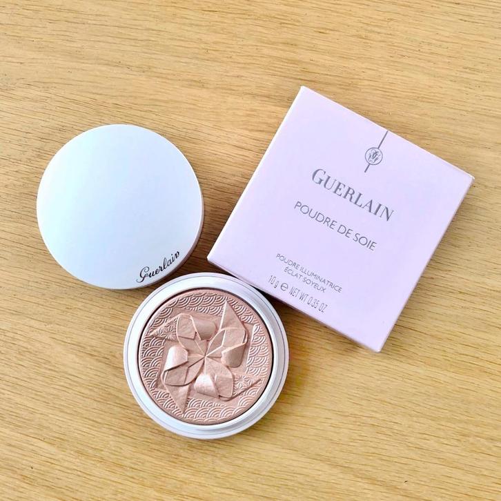 Guerlain Poudre De Soie Illuminating Powder Silk Shimmer, Sieraden, Tassen en Uiterlijk, Uiterlijk | Cosmetica en Make-up, Nieuw