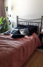 Zwart metalen bed met IKEA matras z.g.a.n., Huis en Inrichting, Slaapkamer | Bedden, 140 cm, Metaal, Zo goed als nieuw, Zwart