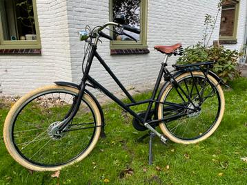 Klassieke damesfiets van Azor beschikbaar voor biedingen