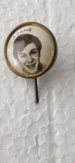 Adamo zanger chansons jaren 60, Verzamelen, Speldjes, Pins en Buttons, Ophalen of Verzenden, Gebruikt, Overige onderwerpen