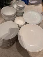 Wit Servies - Borden & Kommen - 38 stuks, Huis en Inrichting, Keuken | Servies, Ophalen, Gebruikt, Keramiek, Effen