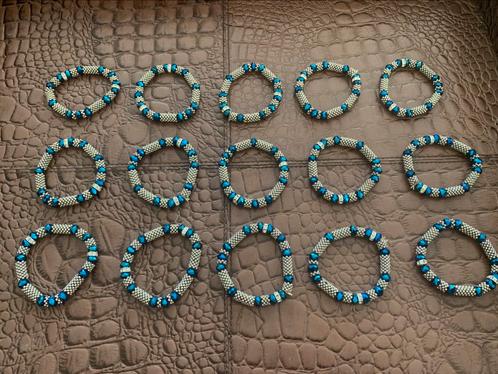 Partij 15 stuks elastische armbandjes blauw A18, Sieraden, Tassen en Uiterlijk, Armbanden, Nieuw, Blauw, Ophalen of Verzenden