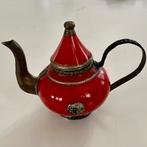Klein theepotje van rood porselein met messing, Ophalen of Verzenden