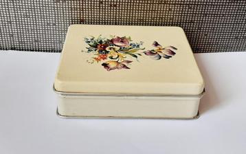 blikje met bloemen beschikbaar voor biedingen