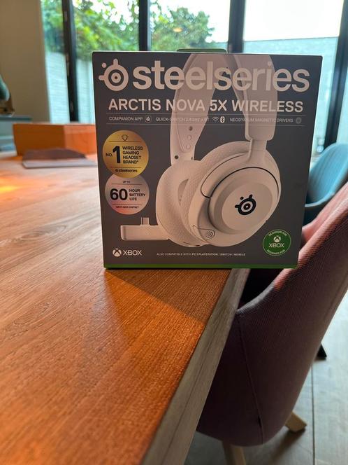 Steelseries Arctis Nova 5X headset white, Computers en Software, Headsets, Zo goed als nieuw, Over-ear, Draadloos, Ophalen of Verzenden