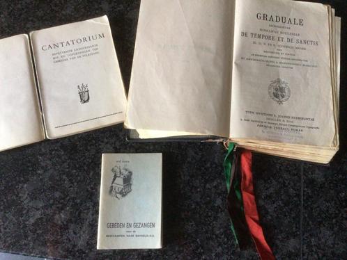 Gebeden en gezangen, Graduale o.a uit 1924 latijn en Nederla, Antiek en Kunst, Antiek | Boeken en Bijbels, Ophalen of Verzenden