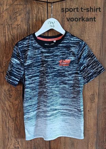 Sportshirt zwart/wit  - maat 134/140 beschikbaar voor biedingen