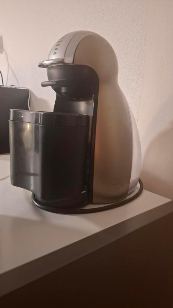 Nescafé Dolce Gusto Genio 2 koffiemachine, Witgoed en Apparatuur, Koffiezetapparaten, Zo goed als nieuw, Ophalen