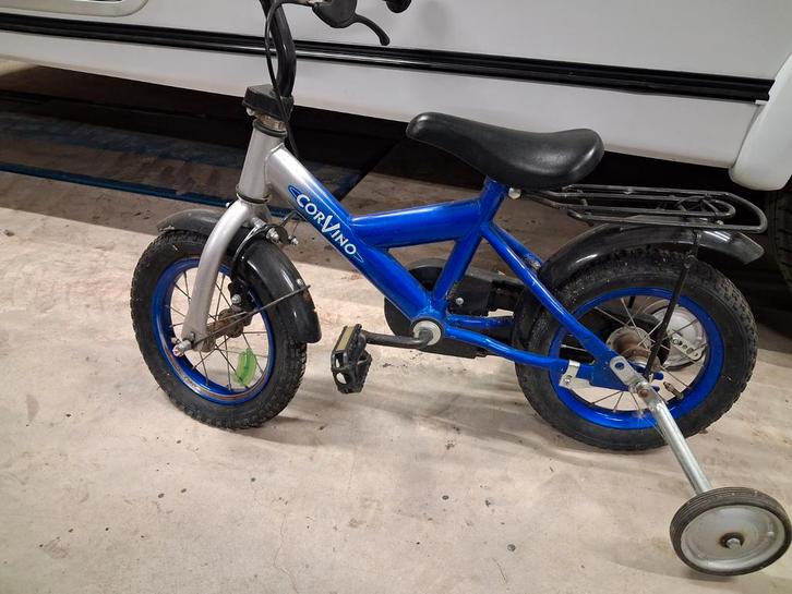 Corvino Kinderfiets met zijwieltjes, Fietsen en Brommers, Fietsen | Jongens, Gebruikt, 14 inch of minder, Handrem, Ophalen of Verzenden