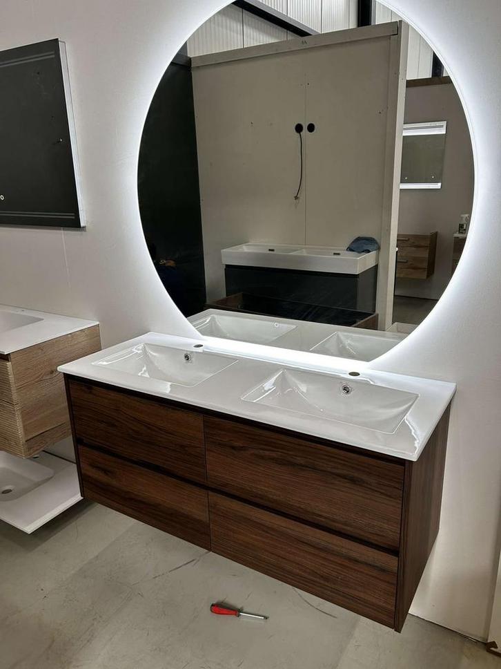 Badkamermeubel 120cm- walnoot - keramische wastafel, Huis en Inrichting, Badkamer | Badkamermeubels, Zo goed als nieuw, Wastafelkast