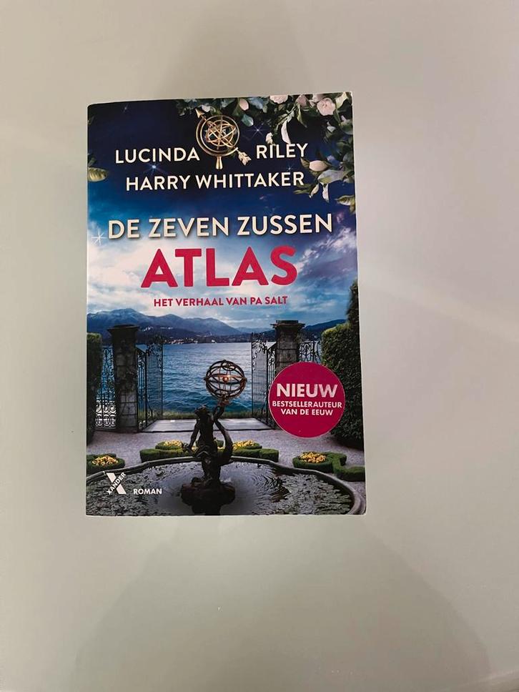 Atlas, de zeven zussen - Lucinda Riley (Nieuw), Boeken, Romans, Zo goed als nieuw, Nederland, Ophalen of Verzenden