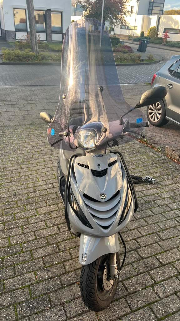 Piaggio Zip 4takt light grey, Fietsen en Brommers, Scooters | Piaggio, Gebruikt, Zip, Maximaal 25 km/u, Benzine, Ophalen