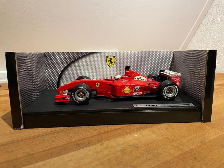 Ferrari F2001 #1 met Marlboro stickers schaalmodel 1:18, Hobby en Vrije tijd, Modelauto's | 1:18, Zo goed als nieuw, Auto, Hot Wheels