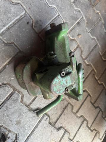 John deere trekhaak tractor beschikbaar voor biedingen
