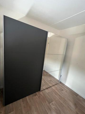 Zeer degelijke kledingkast, schuifpanelen, softclose-systeem