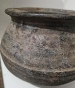 Sobere accessoires tuimelpot, oude kwast, kalender, Ophalen of Verzenden