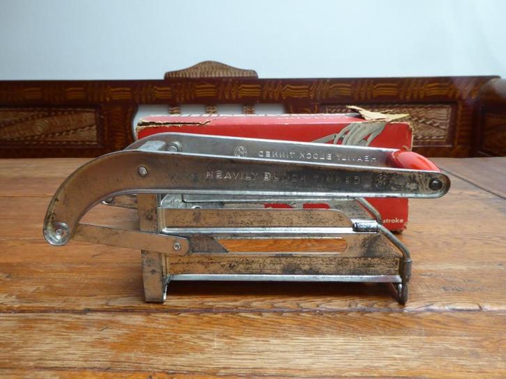 Vintage frietsnijder, Tomado, Antiek en Kunst, Antiek | Keukenbenodigdheden, Ophalen of Verzenden