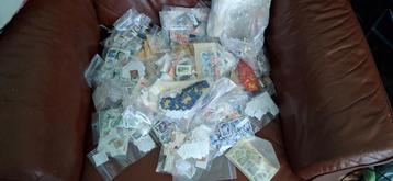 Grote verzameling postzegels beschikbaar voor biedingen