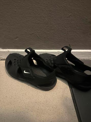 Nike sandalen maat 29,5 beschikbaar voor biedingen