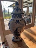 Delfts blauwe vaas met deksel Handgeschilderd, Antiek en Kunst, Antiek | Vazen, Ophalen of Verzenden