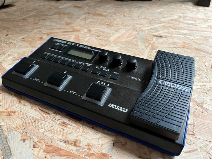Boss GT-1 multi effectpedaal (toch met voeding), Muziek en Instrumenten, Effecten, Zo goed als nieuw, Multi-effect, Ophalen of Verzenden