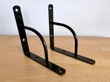 Stalen zwarte plankdragers beschikbaar voor biedingen