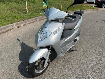 Honda Dylan 150 motorscooter op NL kenteken beschikbaar voor biedingen