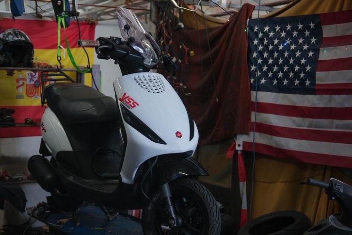 Zip 50cc 2017 Ruilen, Fietsen en Brommers, Scooters | Yamaha, Gebruikt, Overige modellen, Maximaal 45 km/u, Benzine, Ophalen of Verzenden