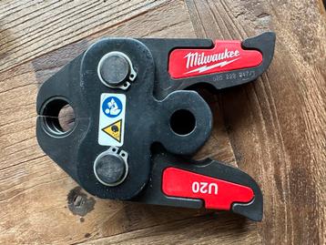 Milwaukee U20 Persbek beschikbaar voor biedingen