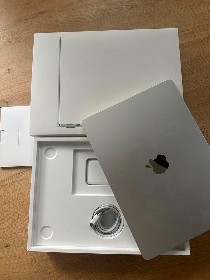Apple MacBook Air (M2, 2022), Computers en Software, Windows Laptops, Zo goed als nieuw, 13 inch, SSD, Minder dan 2 Ghz, 8 GB