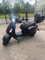VESPA GTS 300 HPE SUPER SPORT 2023 mat-zwart vele extra’s, Scooter, 300 cc, Handvatverwarming, Particulier