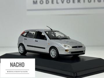 Ford Focus 5 drs. (2001) | MiniChamps | schaal 1:43 beschikbaar voor biedingen