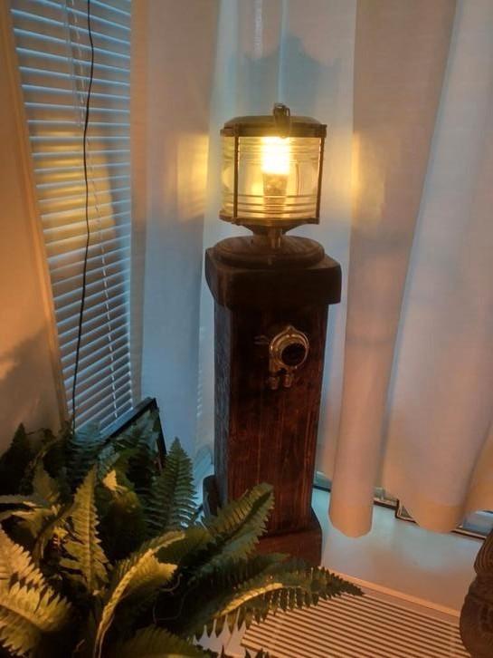 Orgineel maritieme scheeps lantaarn scheepslamp op voet, Verzamelen, Scheepvaart, Zo goed als nieuw, Motorboot of Zeilboot, Ophalen