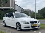 BMW 3 Serie Touring 320i *Panoramadak*GrootNavi*Stoelverwarm, Zwart, 4 cilinders, Wit, Handgeschakeld