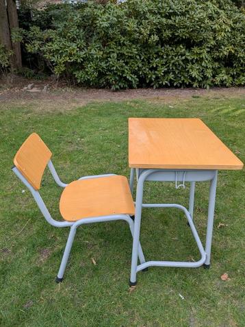 Lessenaar / school bureau / kinder bureau  beschikbaar voor biedingen