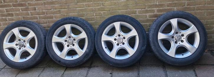 16 inch mercedes w201 lichtmetalen met winterbanden, Auto-onderdelen, Banden en Velgen, Velg(en), Zomerbanden, 16 inch, 205 mm